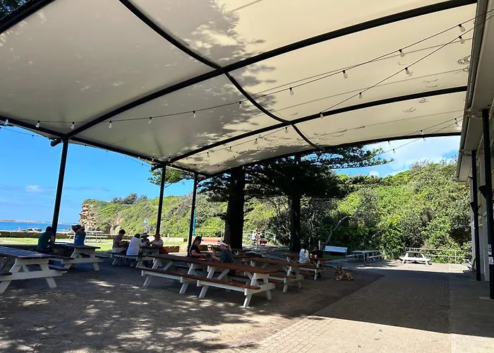 Caves Beach Holiday House